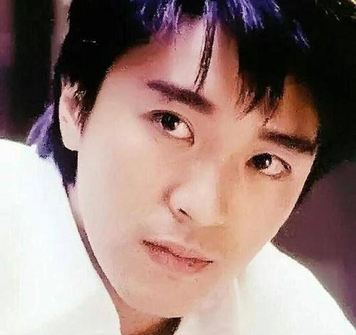 原创等到了周星驰头发花白,我才恍然大悟,周星驰年轻时好帅 娱圈开心