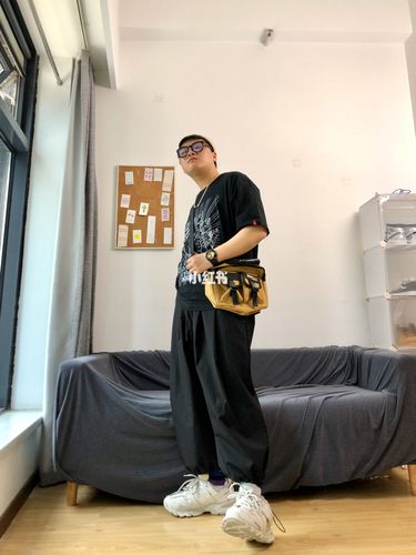 175cm 180斤的男生显瘦穿搭_显瘦穿搭_穿搭_春天去哪玩_袜子_t恤_收腰