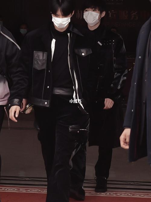 刘耀文机场照片_刘耀文_娱乐_明星娱乐资讯