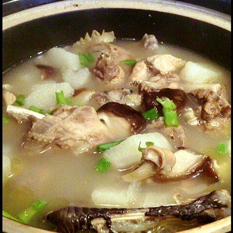 香菇炖鸡汤的做法 香菇炖鸡的做法窍门