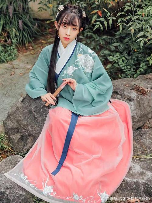 迷惑汉服之大赏——那些年丑哭袍子们的汉服,是搞笑还是辣眼睛?