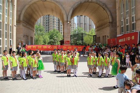 创城路上 ,同"心"同行——石家庄市建华东路小学走进社区系列活动