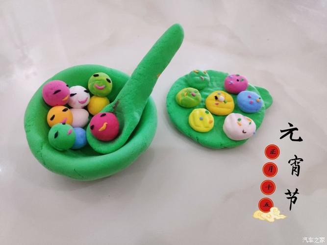 元宵节时,用彩泥捏出汤圆和饼.汤圆女儿自己搓啦