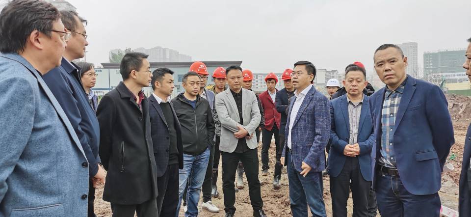 着区委常委,区政法委书记张学军,带领着区政府副区长赵少雄和区政府办