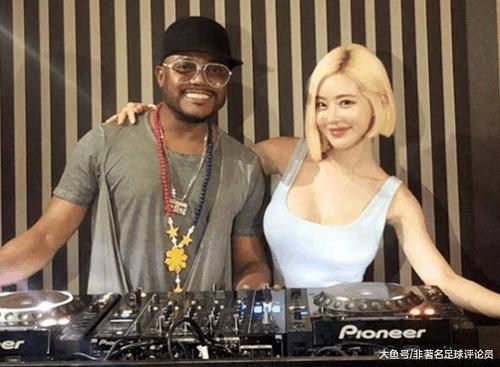 黄素熙,又名djsoda,被誉为韩国"最美dj"在不同的大型夜店当dj,23才