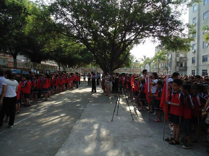 廉江市青平镇中心小学开展庆"六一"跳绳比赛活动