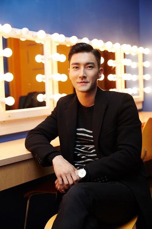 崔始源:没想过新剧如此受欢迎 19日入伍