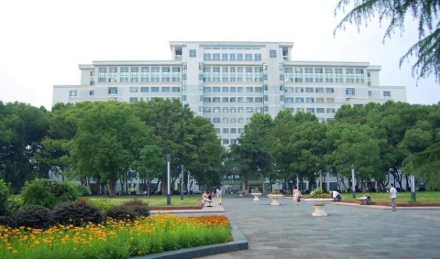 位于湖北武汉的这所师范大学,是中国水平很高的师范