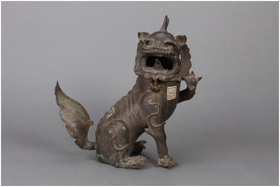 古人喜爱将具有象征意义的瑞兽用于香熏装饰中,甪端就是其中重要的