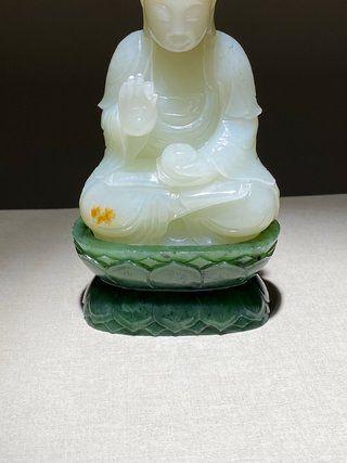 清白玉碧玉莲花座佛像