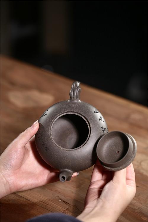 王志芳紫砂壶作品 原矿青灰泥回味无穷壶 530cc 国家级工艺美术师