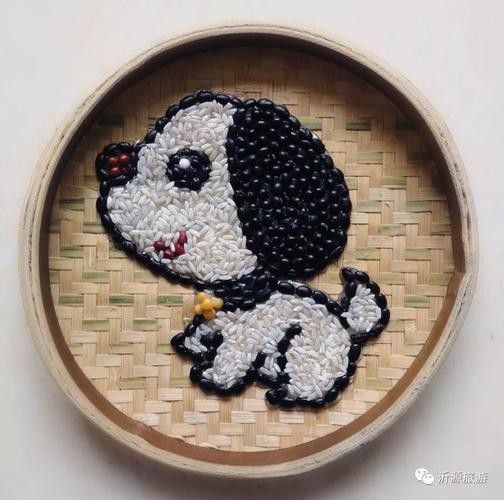 利用其它附料粘贴而成的山水,人物,花鸟,卡通,抽象等形象的画面,运用