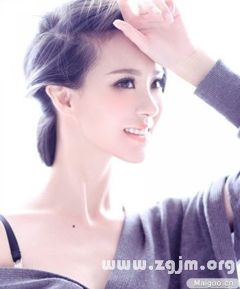 锁骨有痣的美女图