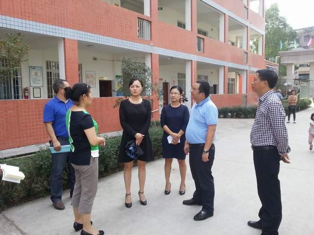 海潮镇 泸县人民政府副县长余静到海潮镇学校调研