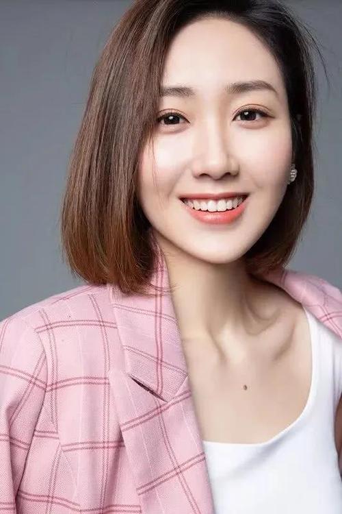 央视主持人王嘉宁写真集