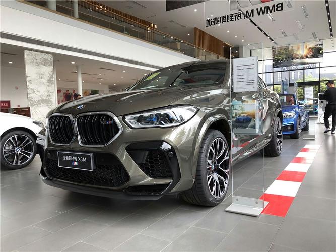 宝马x6m 曼哈顿灰/黑内 现车优惠5个点