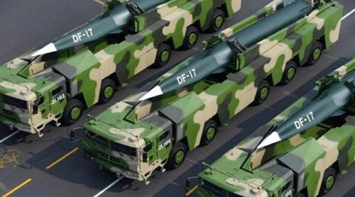 东风17高超声速导弹完全体首次曝出,释放了什么信号?
