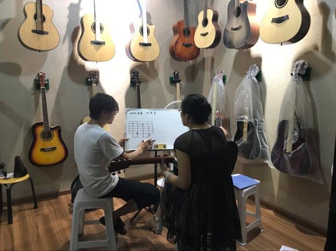 最牛吉他成都天韵吉他培训班一对一私人定制