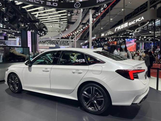 本田型格白色真的让人眼前一亮05