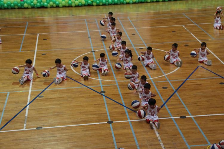 "小篮球,大梦想"东城幼儿园大二班"庆六一"花样篮球活动圆满结束.
