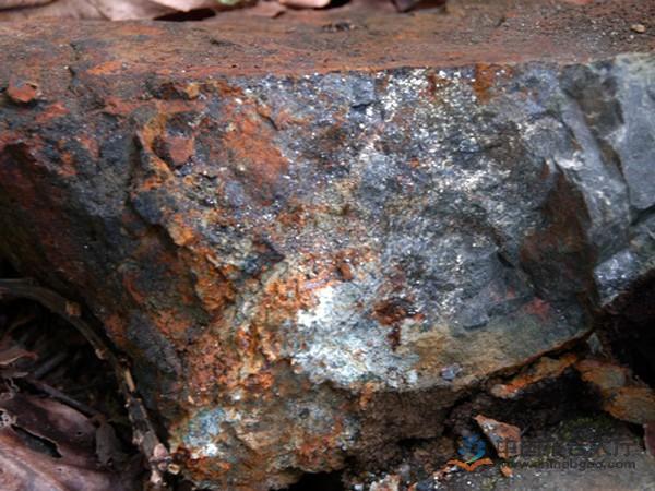 现在抚顺铁矿石多少钱一吨(未加工的原矿石)!详细一点,粘帖不给分.