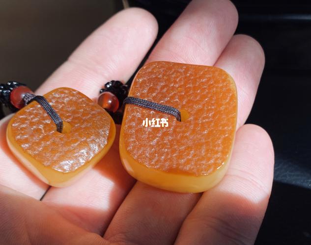 同料蜜蜡藏扣～_蜜蜡_时尚_配饰