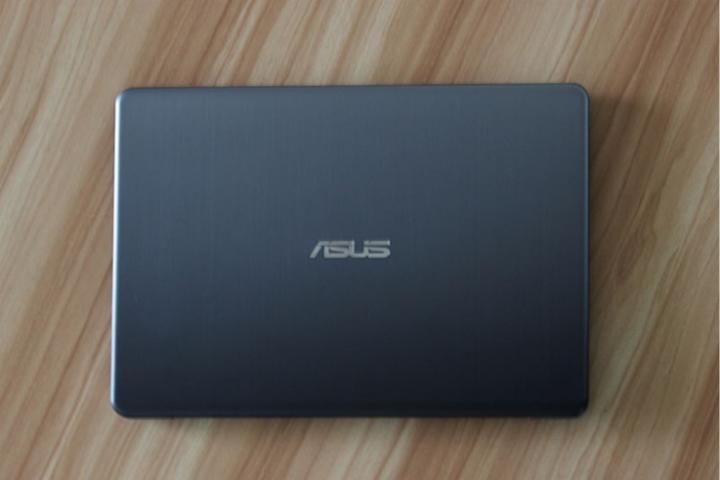 华硕e406s:一款以light phone理念打造的轻薄笔记本电脑