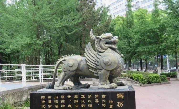 法院门口常见雕像—石雕獬豸(xiè zhì)