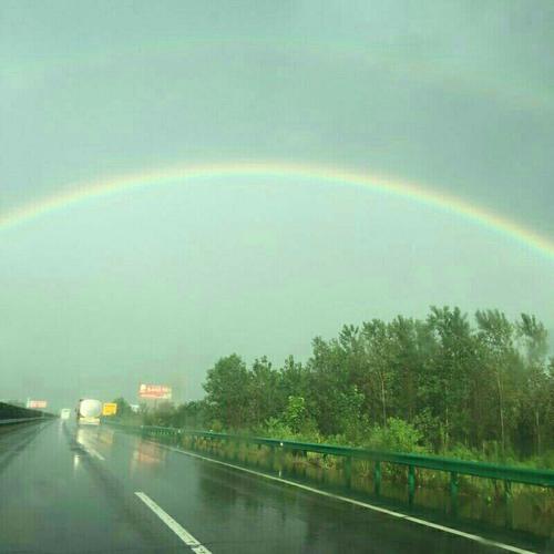 雨中的彩虹