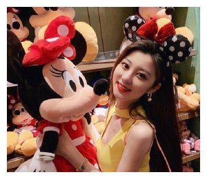 王牌女郎费费私照美身材不输关晓彤将成新一代蓝台一姐