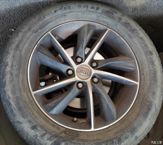 比亚迪s715t更换轮胎
