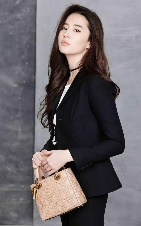 女神写真集刘亦菲黑色西装尽显女神风范