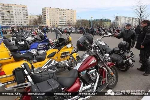 明斯克摩托党集体出动,阵仗还是很大!_摩托车之家_杂闻_摩信网