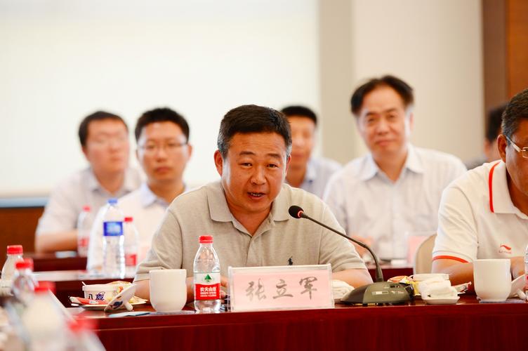 在硅谷,无人出租车正在走出一条"免费乘坐"的通路
