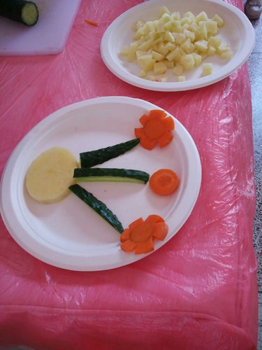 4.28展厨艺 秀技能——九湖镇中心幼儿园食堂工作人员刀工展示