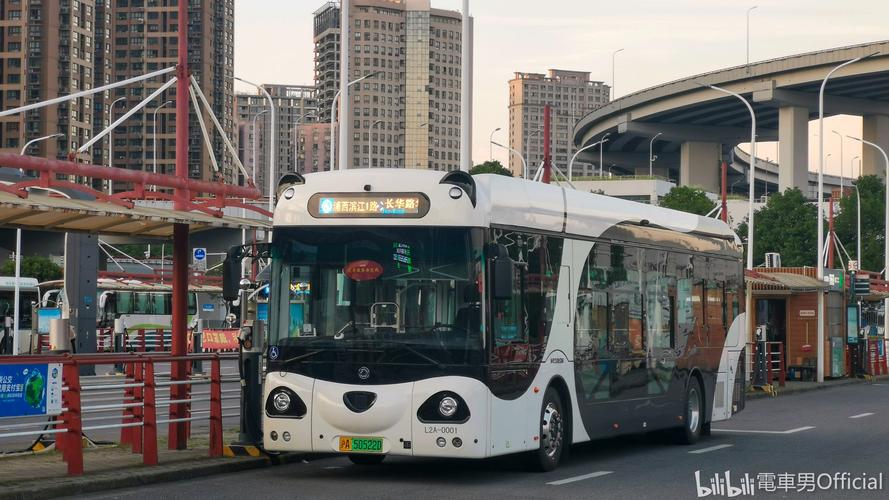 我们也提到了:上海万象大宇以及申沃仍然在为魔都提供新能源公交的