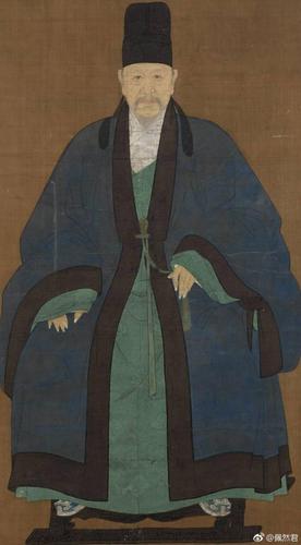 明代儒生便服,头戴唐巾,身穿道袍,外披皂缘氅