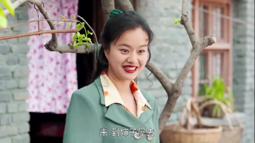 俺娘田小草婆婆不在喜凤直接夺过小浩的蛋糕关门收拾小浩