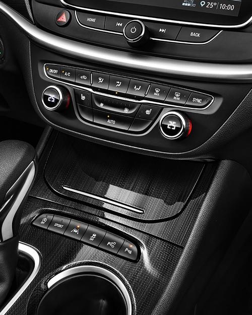 全新别克威朗配备了双区独立自动空调和后排出风口.