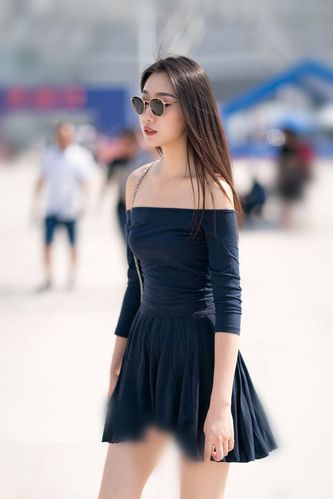 重庆街拍,get这几套轻熟系穿搭示范,做个优雅知性的美女子