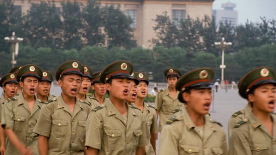 老照片里的87式军服,威风帅气,不少80后争相模仿