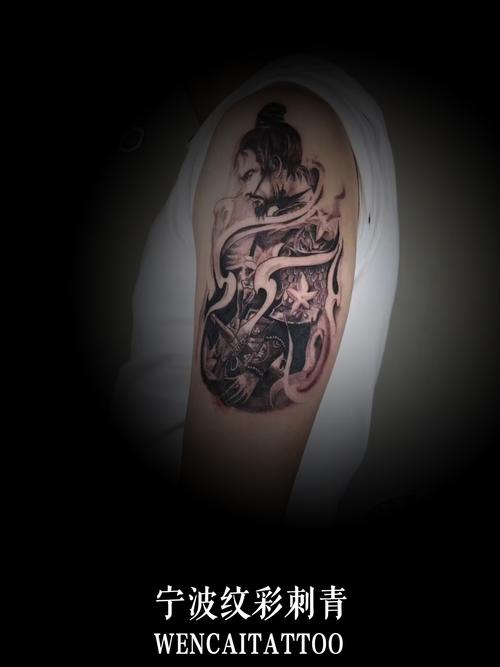 宁波帅气的易先生自带图案霸气的剑士纹身