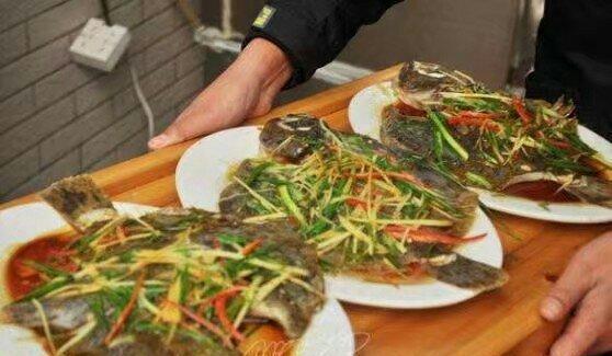 农村人承包酒席这样的菜一桌600块大家看贵吗