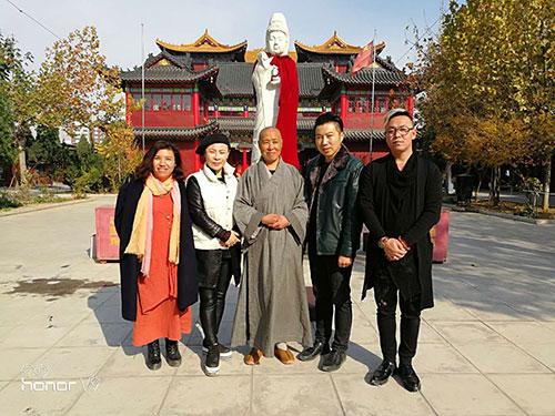 著名歌手华少陈陪同济南兴隆寺圣海法师走进河北威县普济