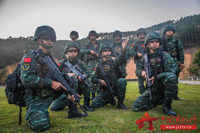 直击现场!广西武警特战队员城市反恐励精兵