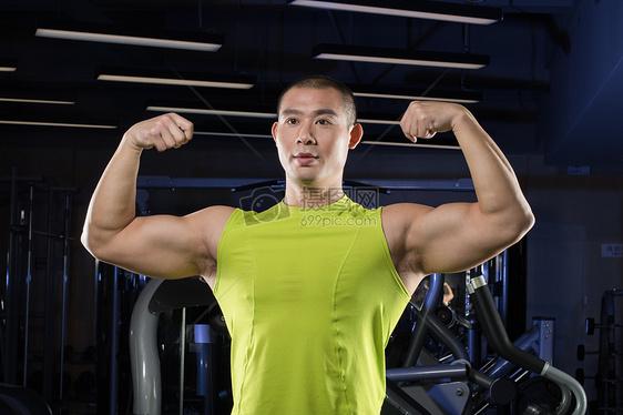 健身肌肉展示动作