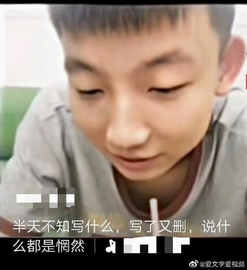 有人晒姚策微笑的图片有人说姚策有多阳光帅气许妈就有多辛苦