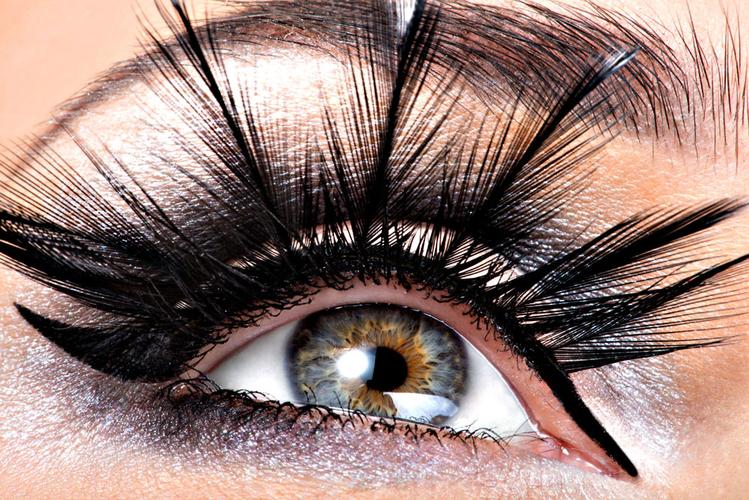 眼睛彩妆特写图片