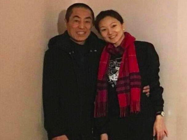 近日,68岁张艺谋与相识近20年的妻子陈婷在微博晒出了小儿子张壹丁