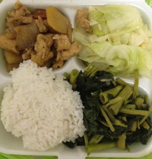 安徽老板卖盒饭,十三元管饱,生意火爆,去晚了都吃不上